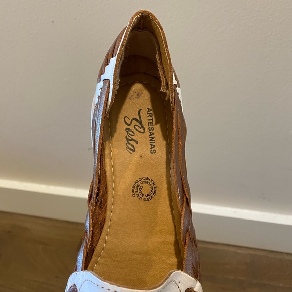 Handmade Leather Virgin Mary Sandals, Guadalupe Leather Shoes Made in Mexico - Picture 5 of 6